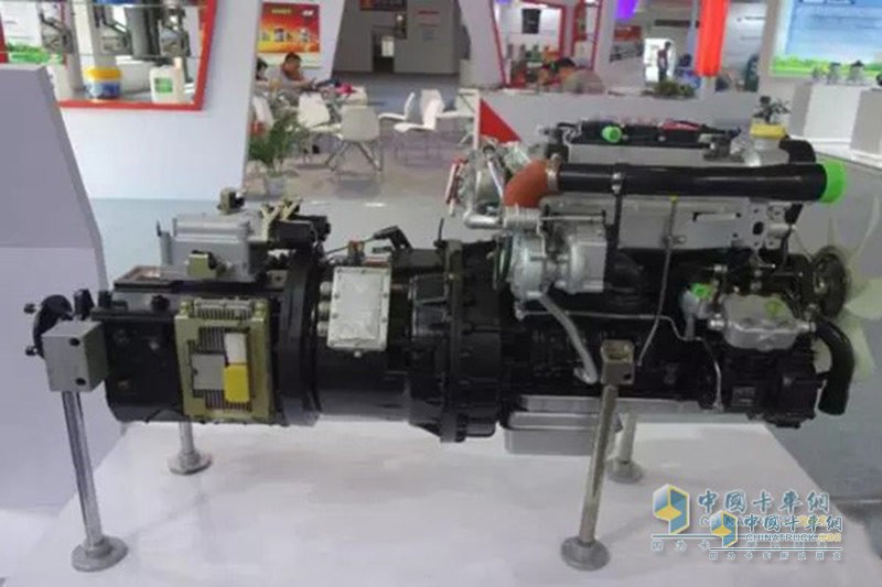 一汽解放 J6P重卡 輕量化版 310馬力 8X4 9.5米 國(guó)四倉(cāng)柵式載貨車(chē)(CA5310CCYP66K2L7T4E4)