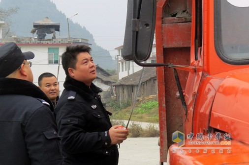 韶山市專項整治超載“馬槽車”