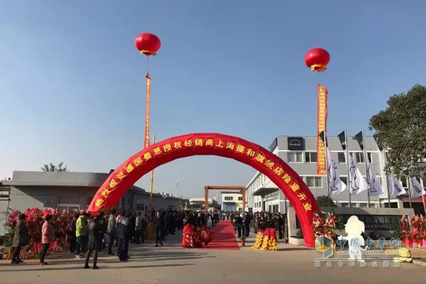 德國曼恩授權(quán)經(jīng)銷商上海振和旗艦店地址為上海嘉定區(qū)馬陸鎮(zhèn)思義路1688號(hào)