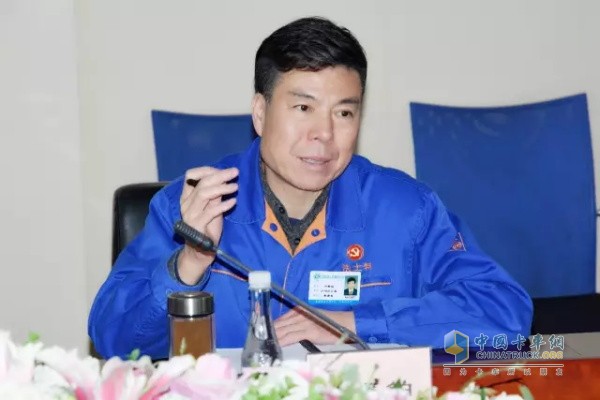 法士特集團(tuán)公司董事長、黨委書記嚴(yán)鑒鉑