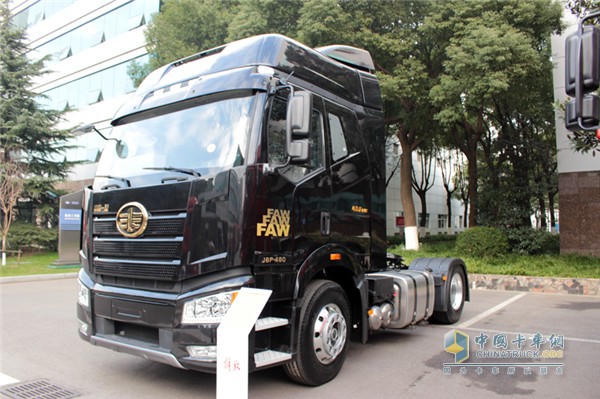 解放新J6 AMT 460馬力4X2氣囊橋快遞牽引車(chē)(鞍座高度110mm)