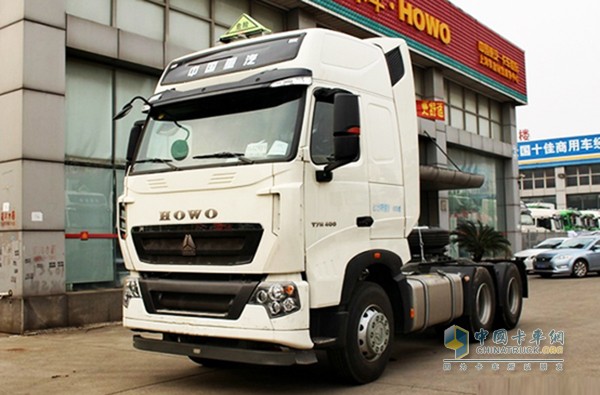 重汽HOWO—T7H 440馬力6×4危險(xiǎn)品牽引車