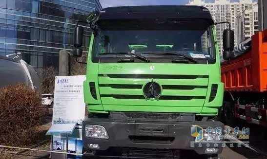 北奔?jí)嚎s式垃圾車(chē)