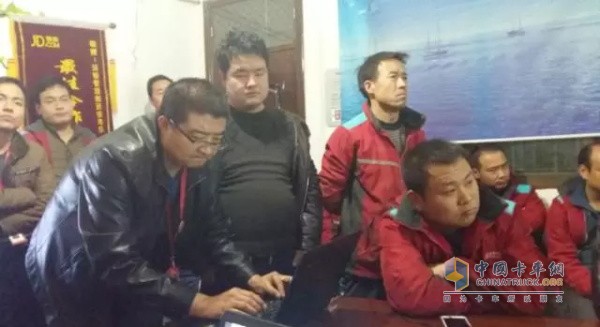 現(xiàn)場對用戶進行培訓(xùn)