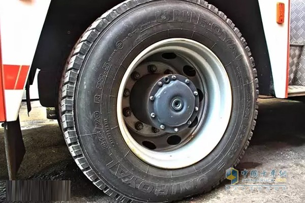 輪胎尺寸分別為前385/55 R22.5，后315/70 R22.5