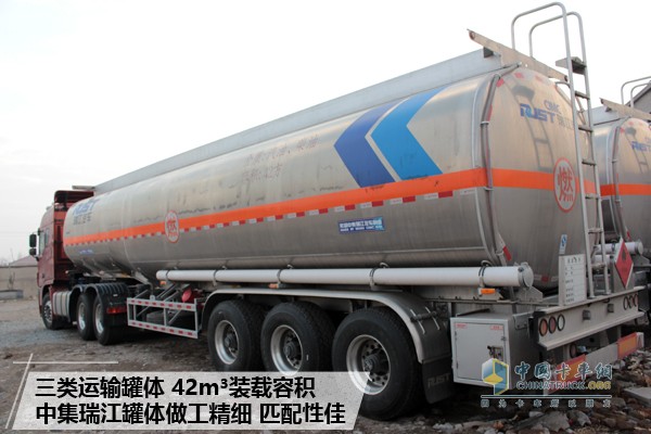 聯(lián)合卡車 U400 6X4危化品牽引車