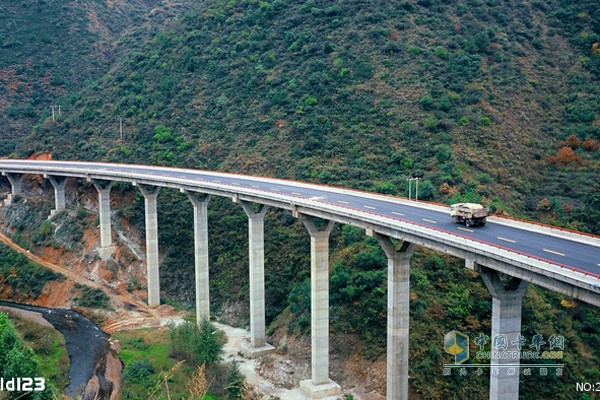 云南今年高速公路新增通車(chē)?yán)锍虒⑦_(dá)375公里