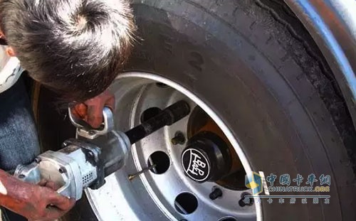 定期進(jìn)行輪胎換位
