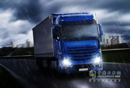 經(jīng)常看看愛車，在下雨天或者是嘈雜的環(huán)境中，更是要多加注意防盜器的鳴響。