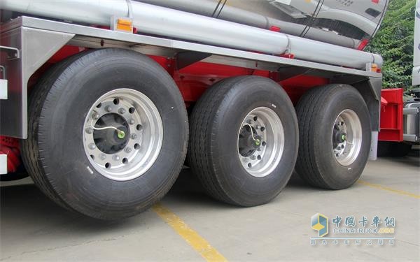 米其林兩款輪胎配套湖南晟通天力汽車(chē)新型半掛車(chē)