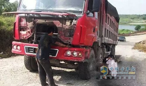檢查汽車是否仍掛在擋位上 拉好手剎
