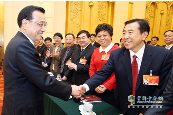 全國(guó)人大代表、青島軟控股份有限公司董事長(zhǎng)袁仲雪