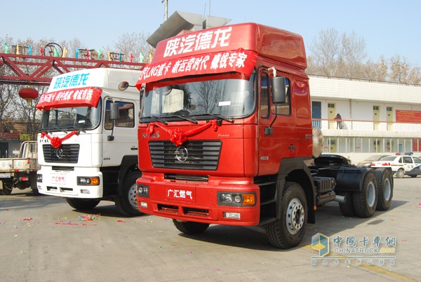 這兩輛車在2008年的誕生，是國內(nèi)最早的LNG重卡