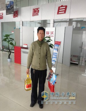 用戶們積極參加“升級(jí)新時(shí)代、品質(zhì)贏天下，陽(yáng)春三月，進(jìn)店有禮”活動(dòng)獲得禮品