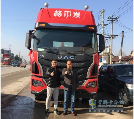 搭載曼技術(shù)MC11發(fā)動機的格爾發(fā)牽引車