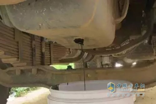  哪些因素導(dǎo)致卡車漏油？