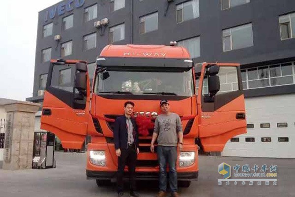 依維柯Stralis牽引車(chē)交付北京用戶