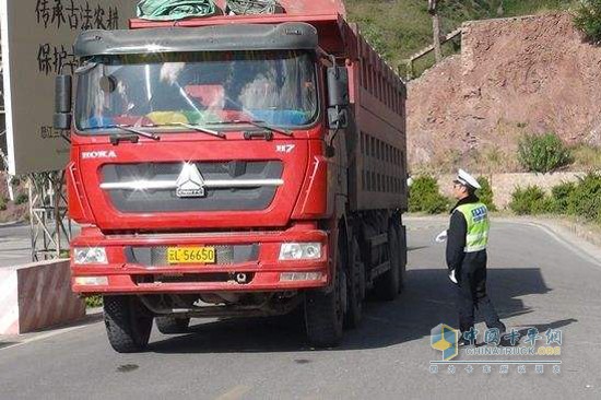 河南開(kāi)展貨車“野蠻駕駛”專項(xiàng)治理行動(dòng)