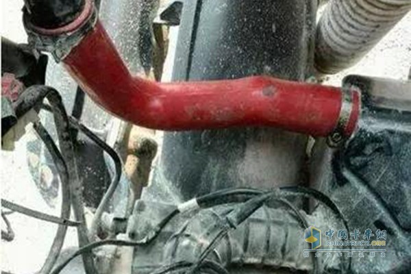 發(fā)動(dòng)機(jī)進(jìn)氣管道過(guò)臟