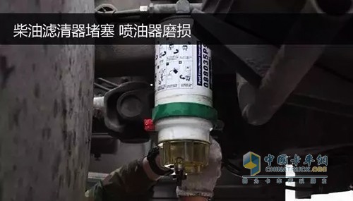 柴油濾清器的主要作用就是除去柴油中的雜物，防止共軌系統(tǒng)特別是噴油嘴堵塞。柴油濾清良好的過(guò)濾性可以有效減少磨損，確保發(fā)動(dòng)機(jī)穩(wěn)定運(yùn)行，提高發(fā)動(dòng)機(jī)的可靠性。