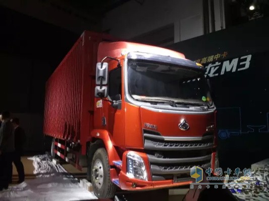 新乘龍M3搭載東風康明斯動力