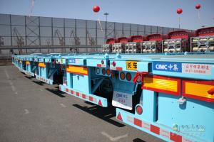 30臺(tái)中國重汽豪沃天然氣牽引車交付錦州港