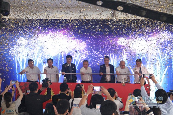 “油你掌控、效傲天下”2017中國重汽曼技術(shù)產(chǎn)品實(shí)況挑戰(zhàn)賽啟動