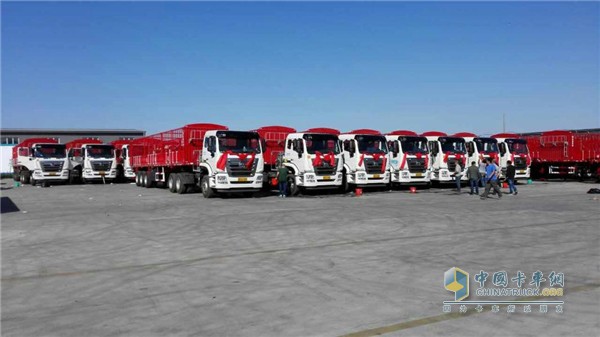 中國(guó)重汽豪瀚天然氣牽引車(chē)