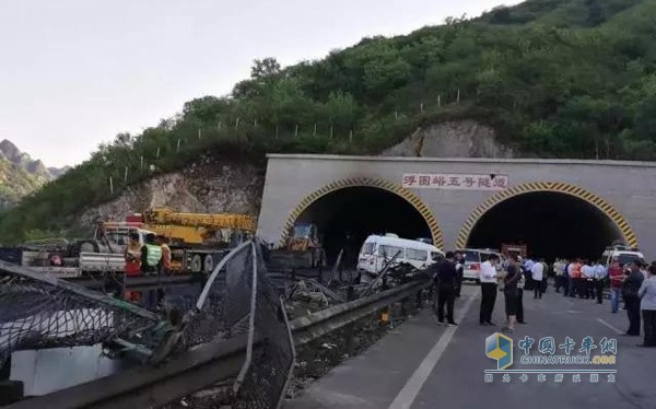 河北張石高速5?23重大交通事故