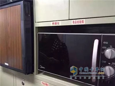 慶鈴五十鈴700P配備生活設(shè)施一應(yīng)俱全