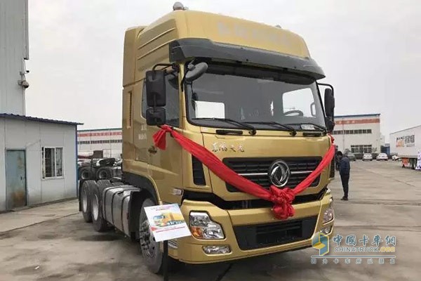 東風(fēng)天龍啟航版450馬力牽引車(chē)