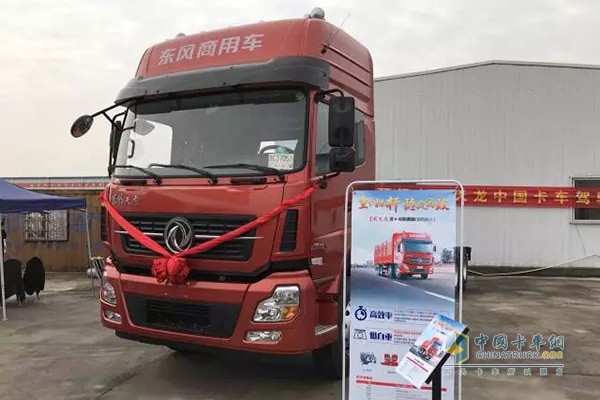 東風(fēng)天龍350馬力8x4綠通載貨車(chē)