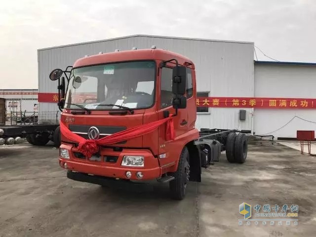 東風(fēng)天錦4x2載貨車(chē)