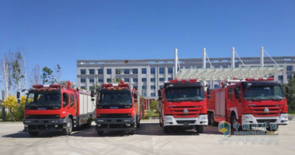 齊齊哈爾市消防支隊(duì)舉行新購消防車發(fā)車儀式