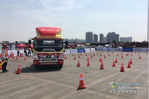 急轉(zhuǎn)彎、猛剎車(chē)。奧鈴CTS不在話下