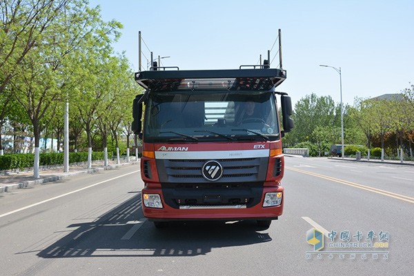 歐曼中置軸轎運(yùn)車(chē)