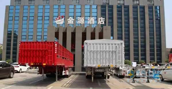 中集華駿漯河品牌店(漯河中駿)暨新品推介會(huì)在河南省“內(nèi)陸經(jīng)濟(jì)特區(qū)”漯河召開(kāi)