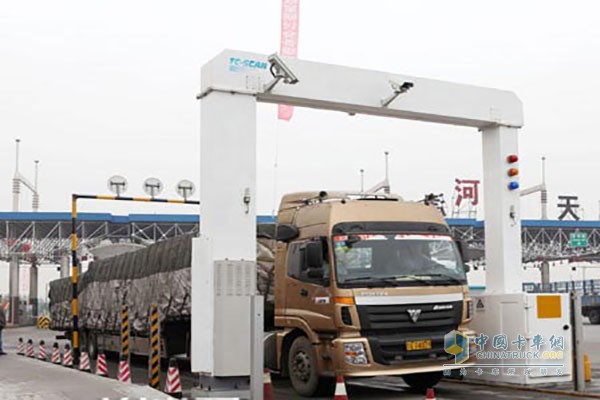 “綠色通道”運(yùn)營，車輛免開箱快速檢測(cè)