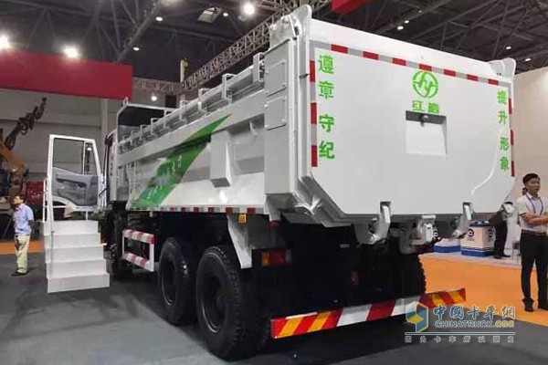 紅巖新型智能環(huán)保渣土車