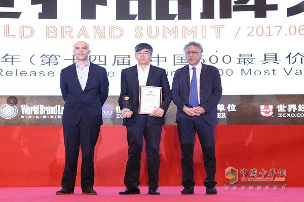 玲瓏輪胎領取中國500最具價值品牌證書