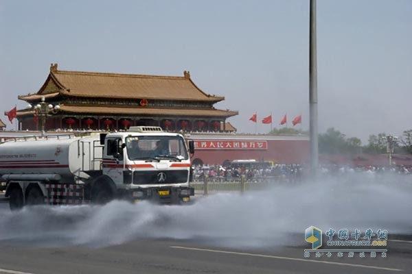 自進(jìn)入汛期以來，北京環(huán)衛(wèi)集團(tuán)及旗下各相關(guān)單位嚴(yán)陣以待，加強(qiáng)協(xié)作，確保安全度汛，全力守護(hù)首都城市安全與美麗。