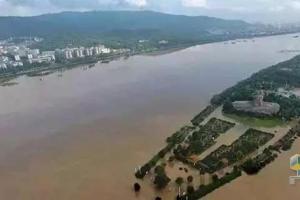 洪水無(wú)情歐曼有愛(ài)，歐曼渣土車奮戰(zhàn)抗洪一線