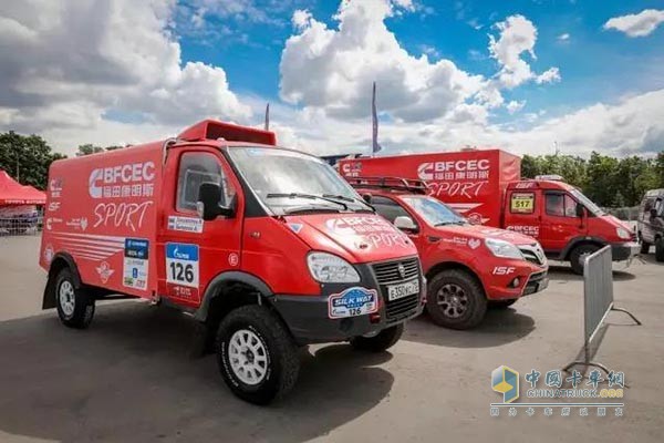 賽車隊由1輛GAZ SOPOL 小VAN賽車，1輛福田拓陸者和1輛搭載康明斯ISF3.8引擎的GAZ VALBY保障車組成，賽車和福田拓陸者都采用了康明斯ISF2.8量產發(fā)動機