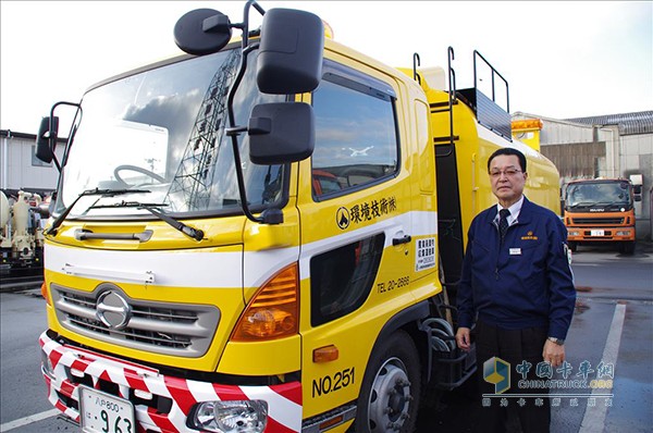 Kankyo Gijutsu公司的基于FE的日野Ranger道路清掃車配備艾里遜2500型號全自動變速箱。