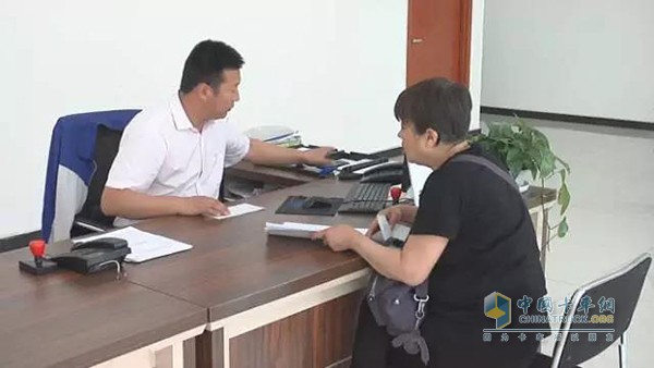 羅女士這樣符合條件的老舊車主，都在政策實(shí)施期間辦理了淘汰手續(xù)