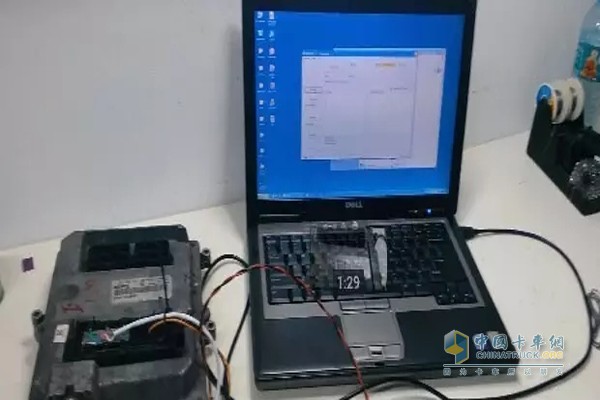 打開ECU，對車輛車況進(jìn)行檢查