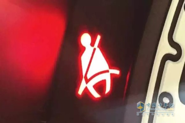 車輛故障燈亮起