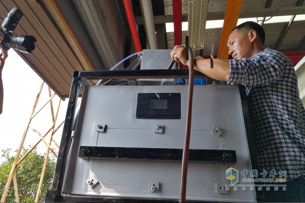 技術(shù)人員演示，加水就能跑