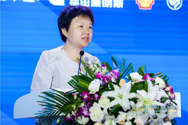 中國交通報社副社長社韓世佚女士致辭