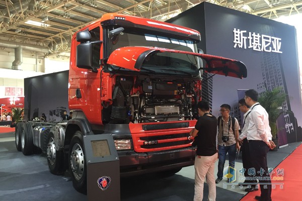 配備V8 發(fā)動(dòng)機(jī)的R系列大噸位水罐泡沫消防車專用底盤R620 8x4